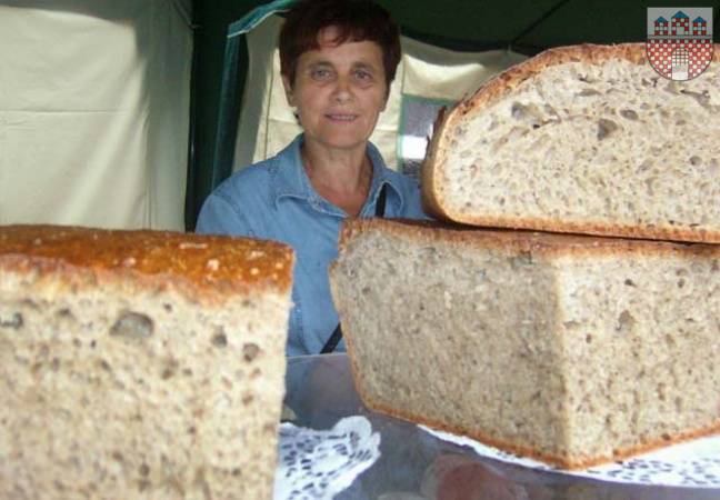 : Jadwiga Plesińska z Żarek i jej tatarczuch - chleb gryczany